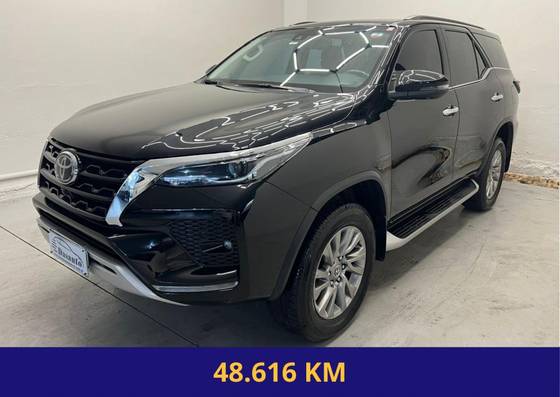 TOYOTA HILUX SW4 2.8 D-4D TURBO DIESEL SRX 4X4 AUTOMÁTICO